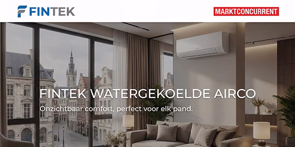 Fintek watergekoelde airco zonder buitenunit in een luxe appartement met uitzicht op een historische stad.